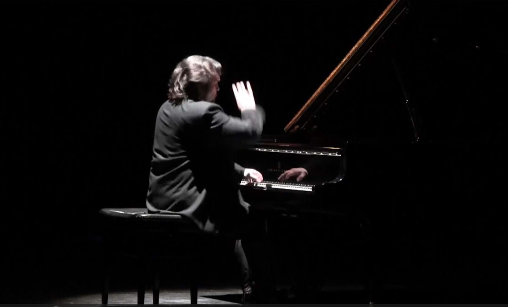 Klassiek pianoconcert met Timur Sergeyenia